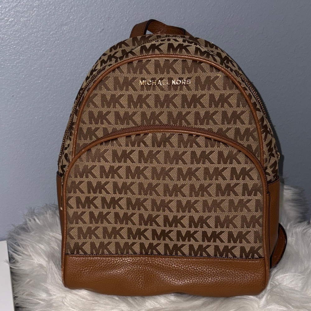Michael Kors Monogram Brown Backpack - Picture 3 of 9